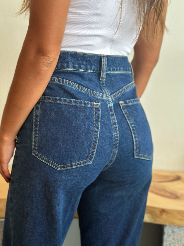 Jeans de perna larga azul escuro