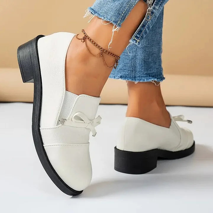 Marvina - Mocassins Elegantes com Bico Redondo e Laço Decorativo
