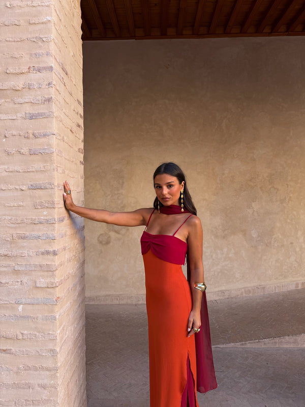Zahara / Vestido em laranja e vermelho