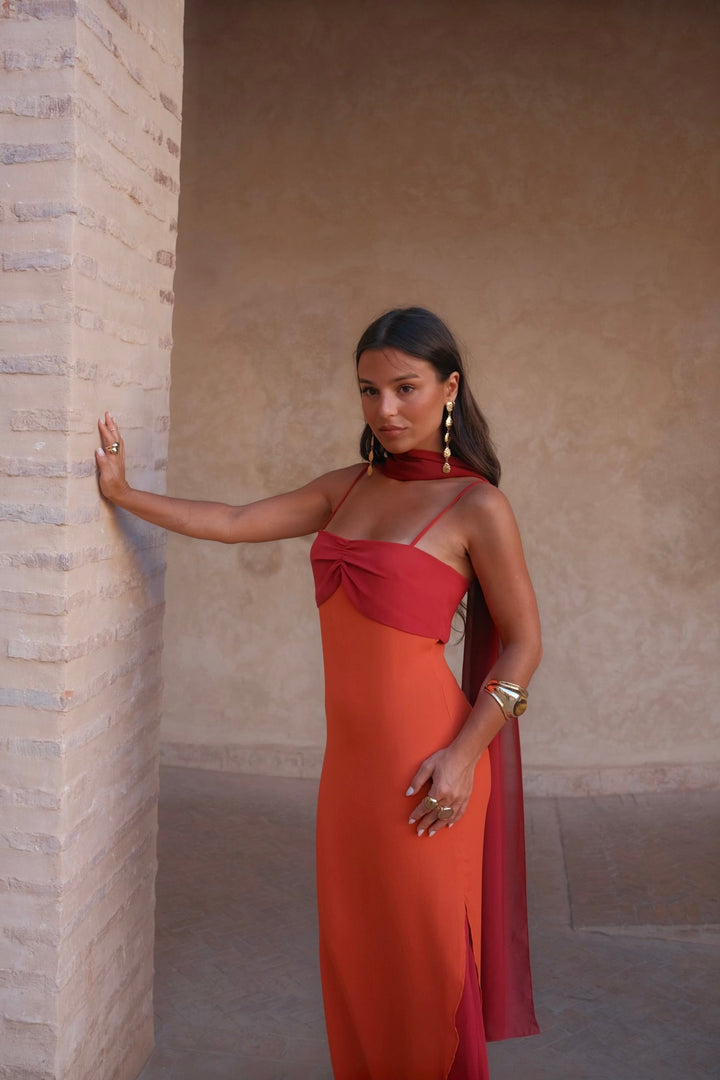 Zahara / Vestido em laranja e vermelho