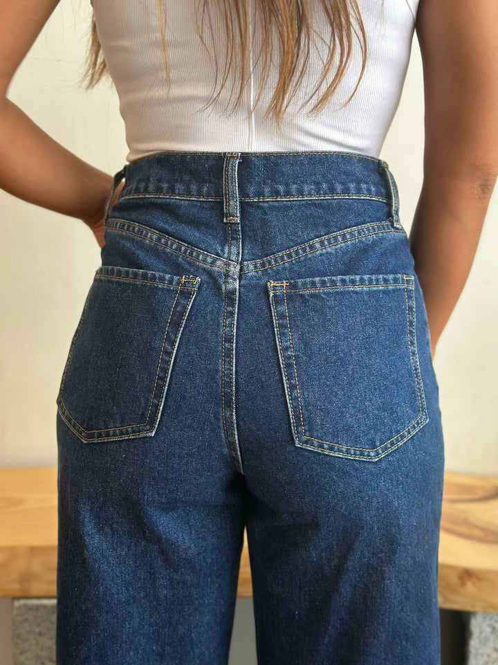 Jeans de perna larga azul escuro