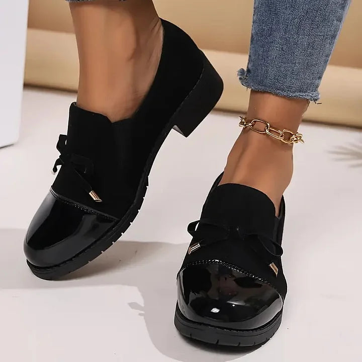Marvina - Mocassins Elegantes com Bico Redondo e Laço Decorativo
