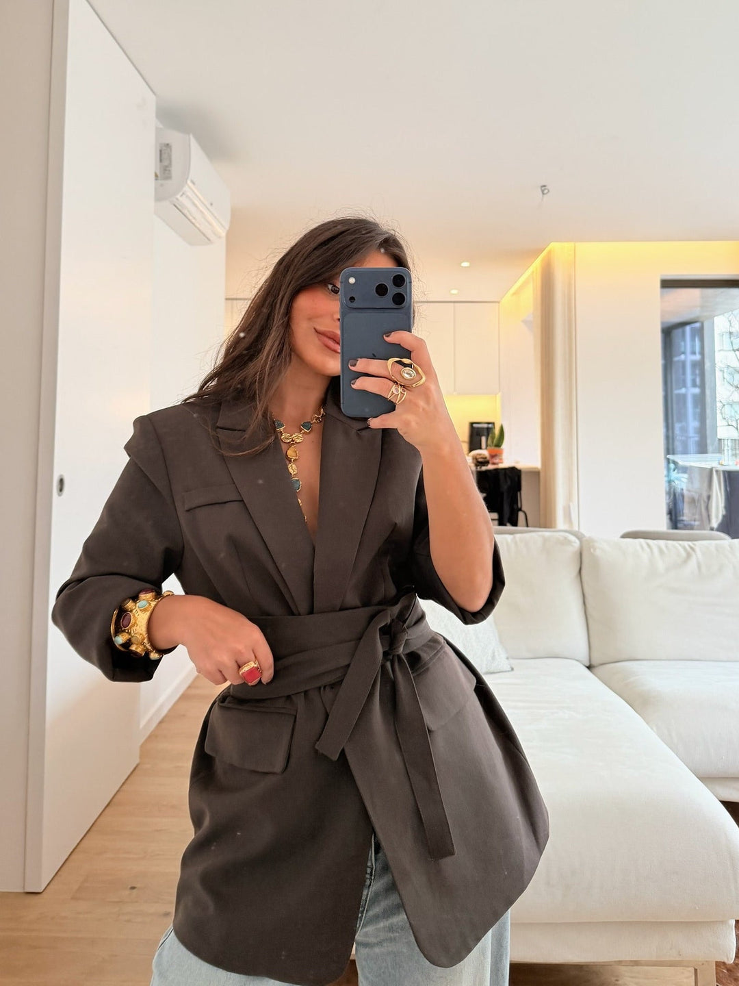 Blazer com cinto na cor chocolate — indispensável