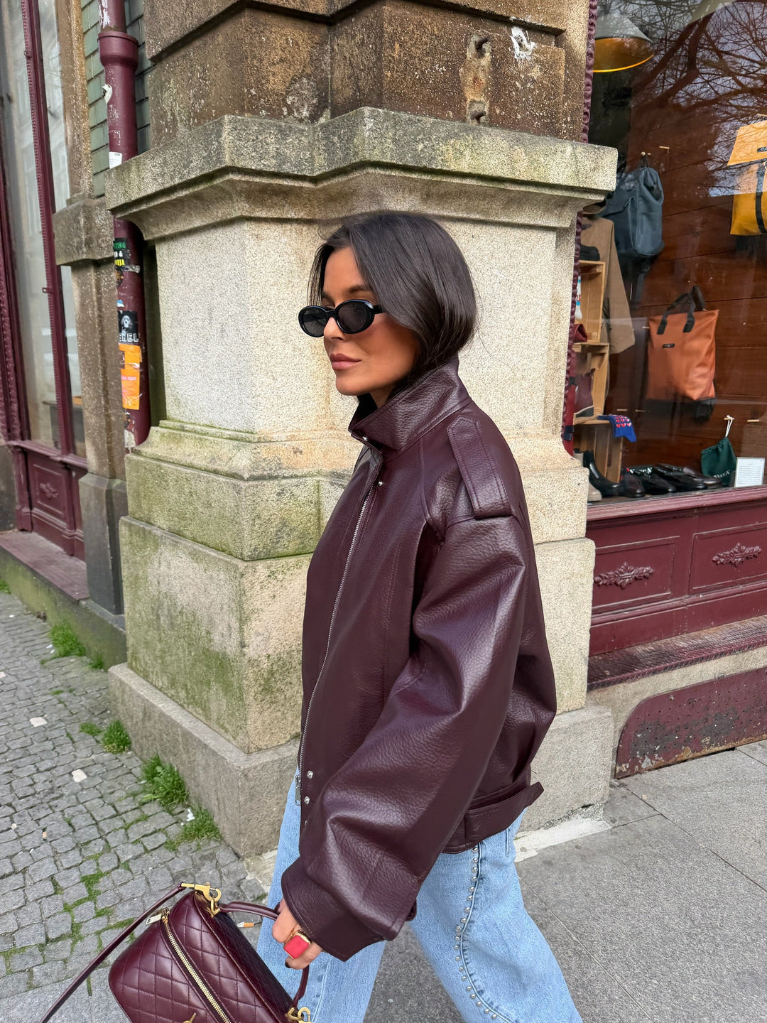 Jaqueta oversized estruturada em bordô