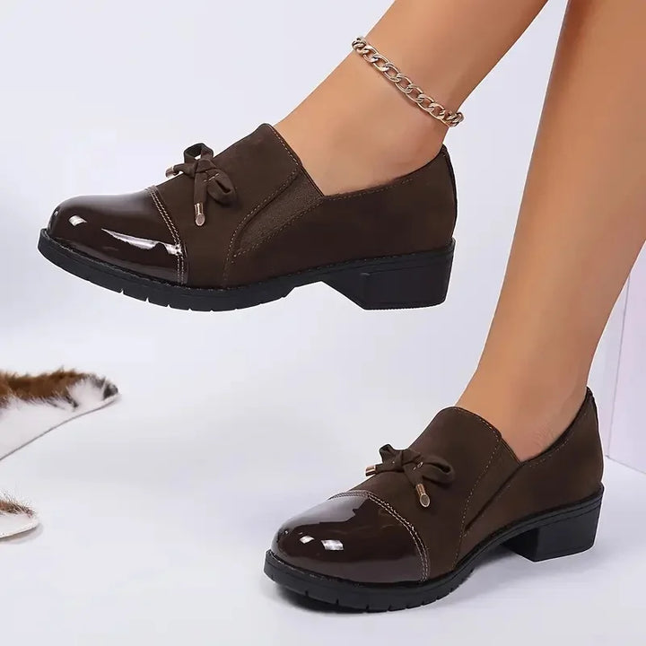 Marvina - Mocassins Elegantes com Bico Redondo e Laço Decorativo