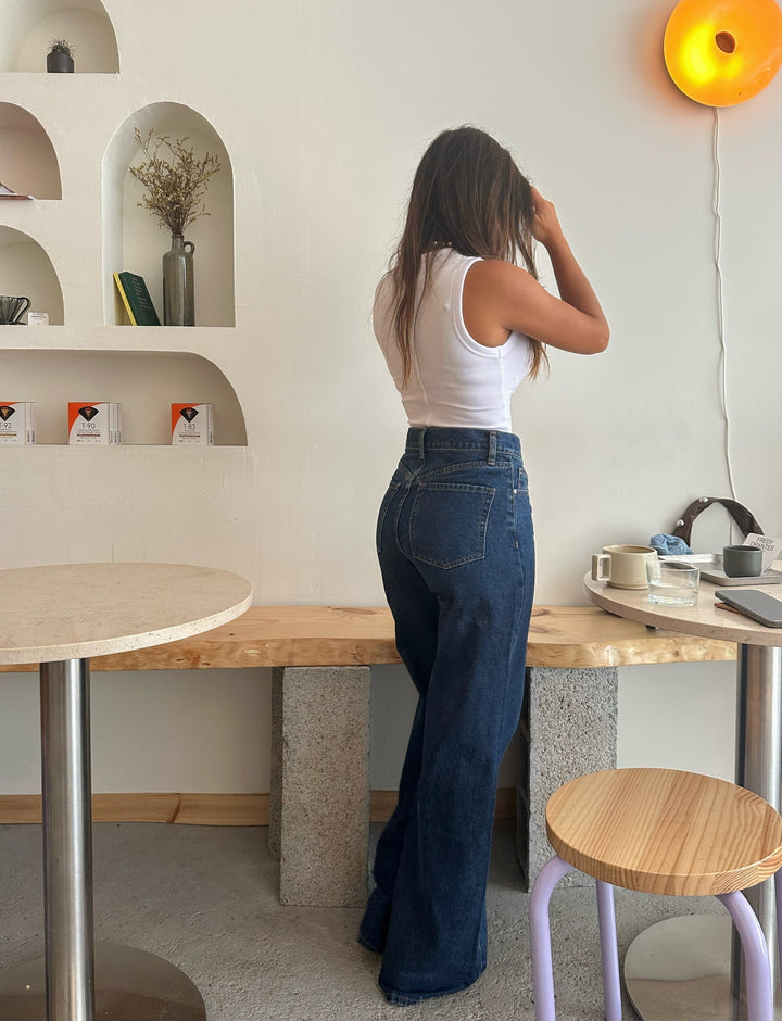 Jeans de perna larga azul escuro