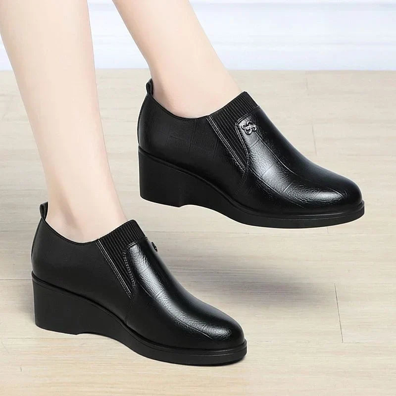 Switolina - Sapatos de Cunha em Pele na Moda