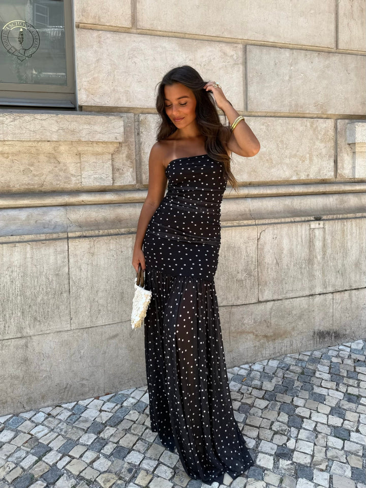 Vestido de bolinhas pretas
