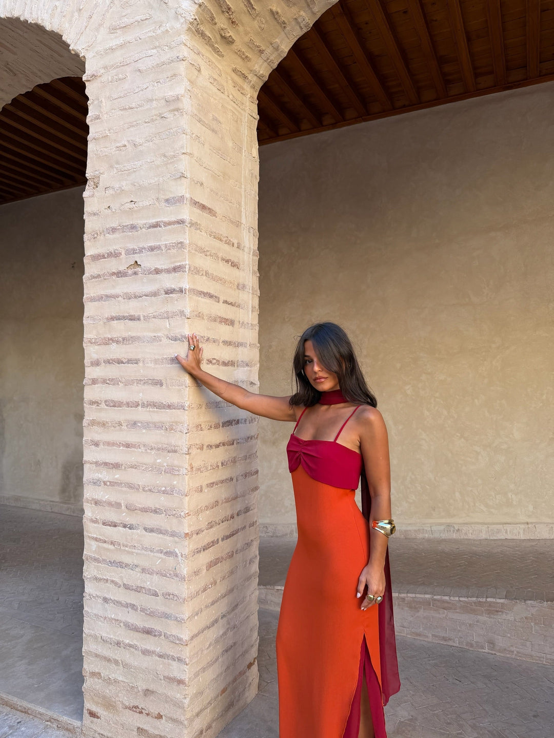 Zahara / Vestido em laranja e vermelho