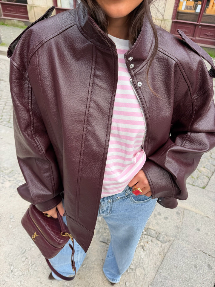 Jaqueta oversized estruturada em bordô