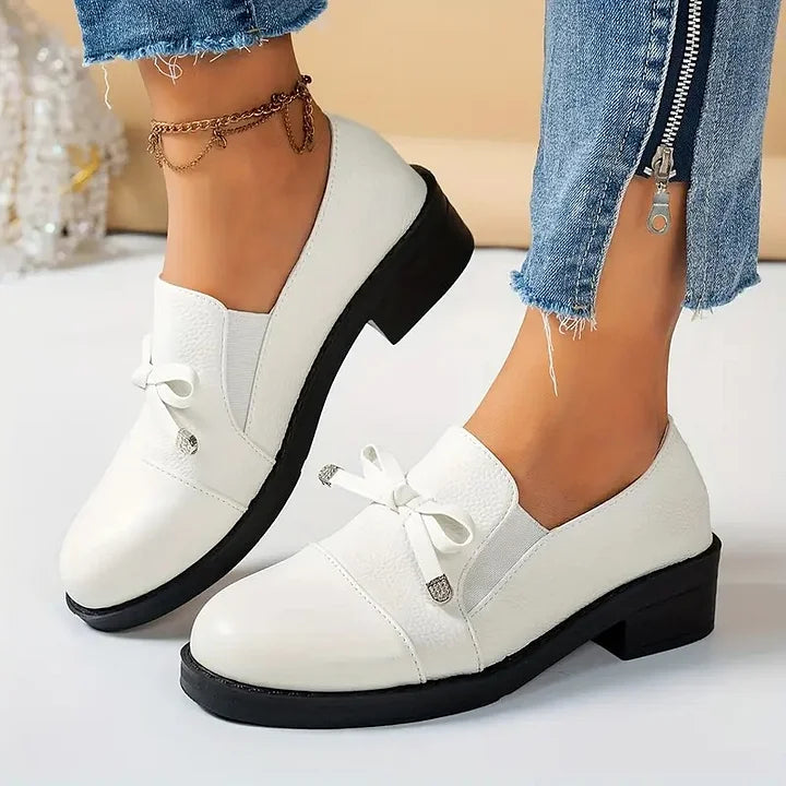 Marvina - Mocassins Elegantes com Bico Redondo e Laço Decorativo