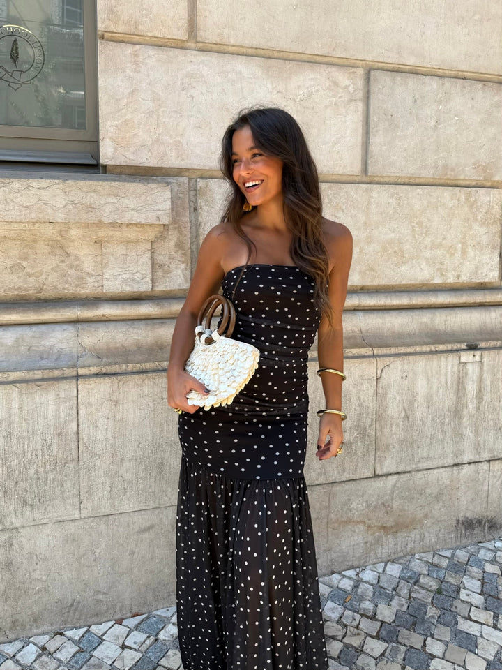 Vestido de bolinhas pretas