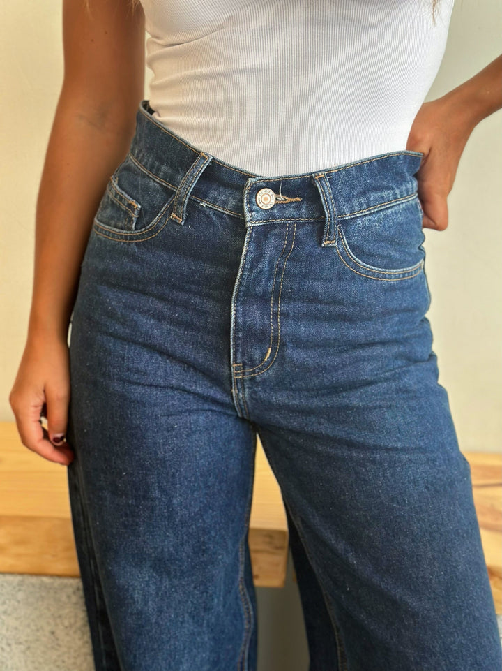 Jeans de perna larga azul escuro