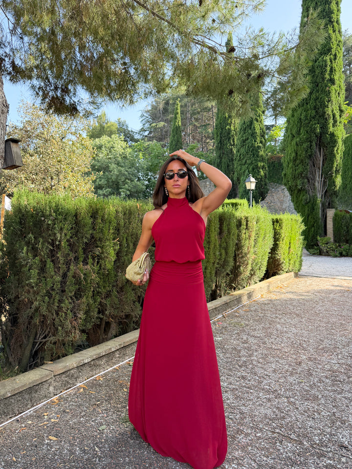 Vestido halter com a cintura drapeada bordô