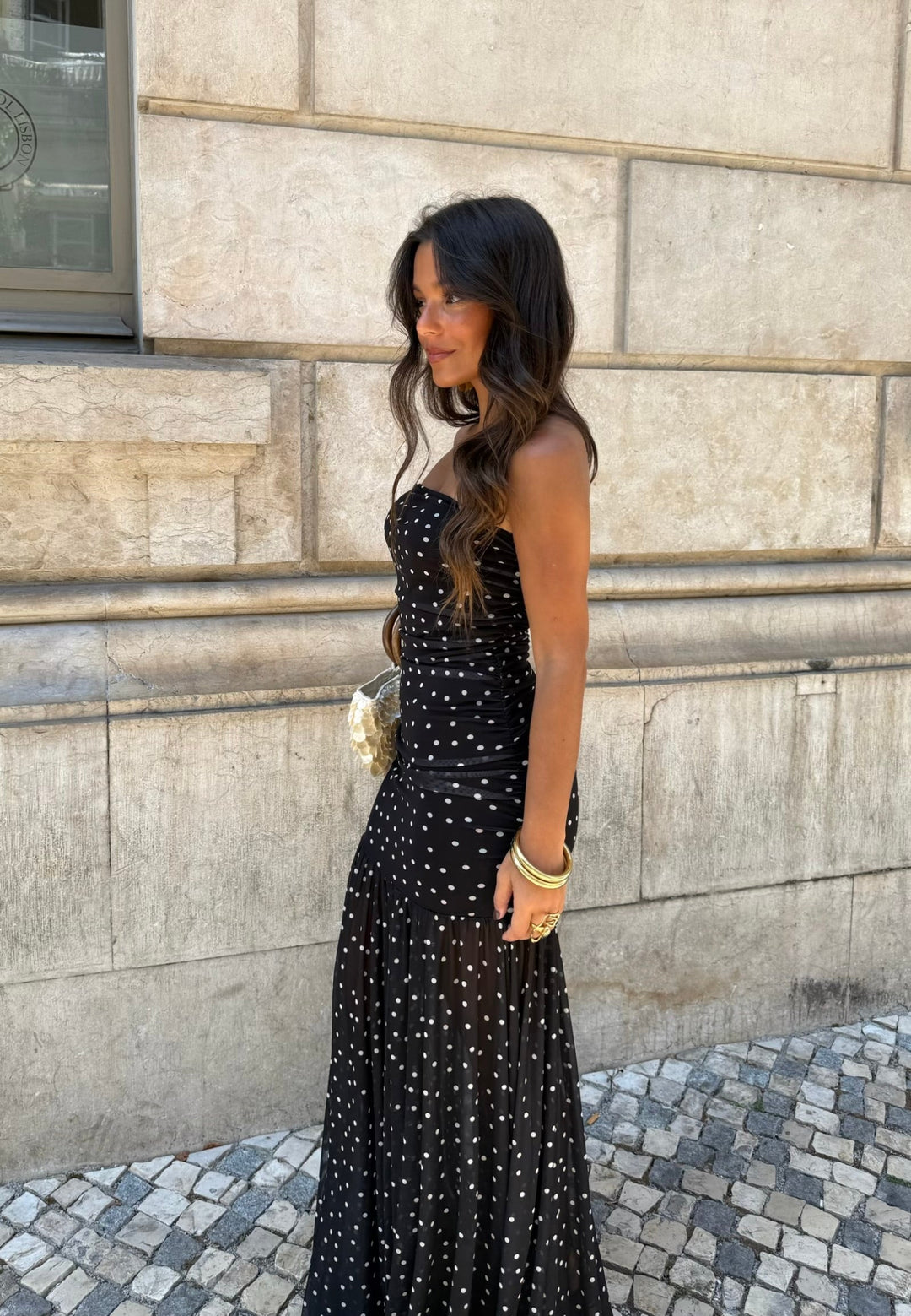 Vestido de bolinhas pretas