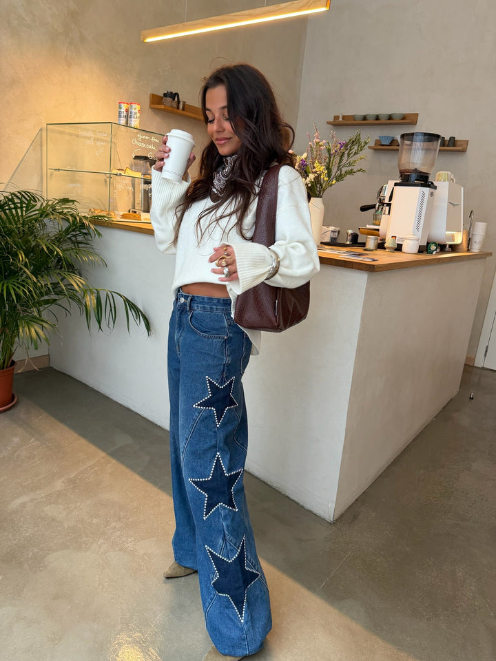 Jeans de ganga com estrela em azul escuro