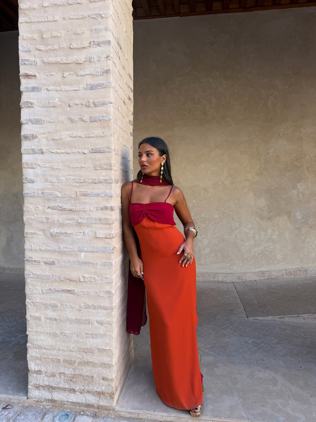 Zahara / Vestido em laranja e vermelho