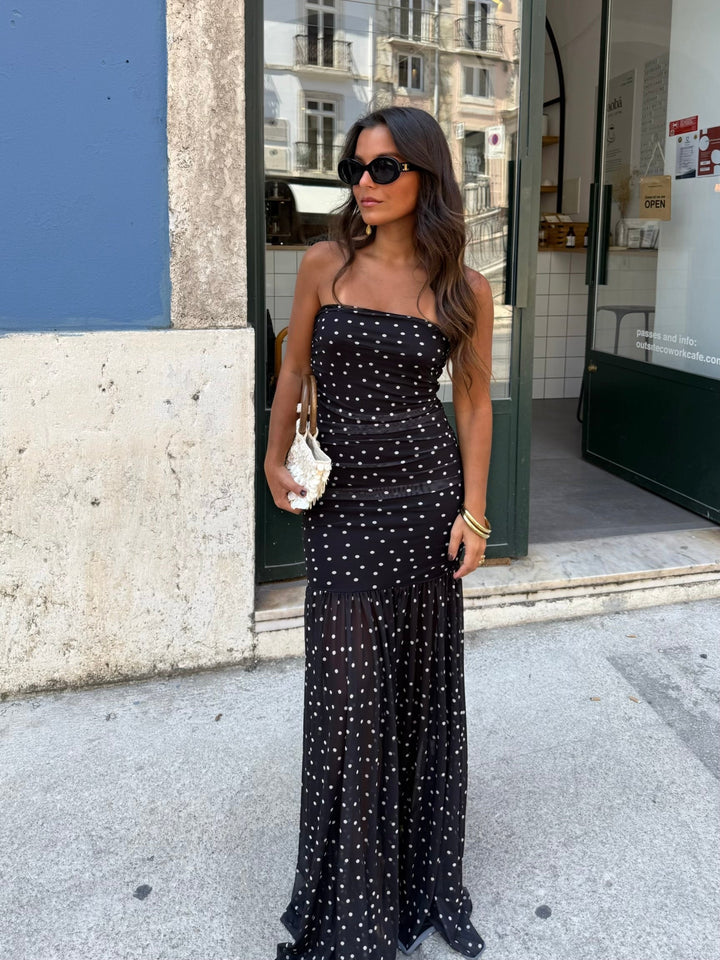 Vestido de bolinhas pretas