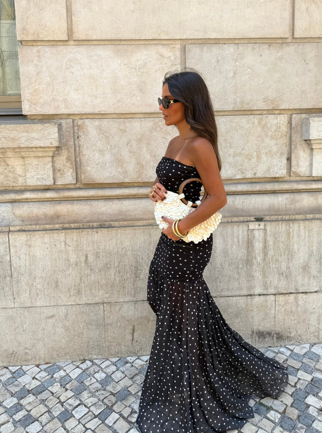 Vestido de bolinhas pretas