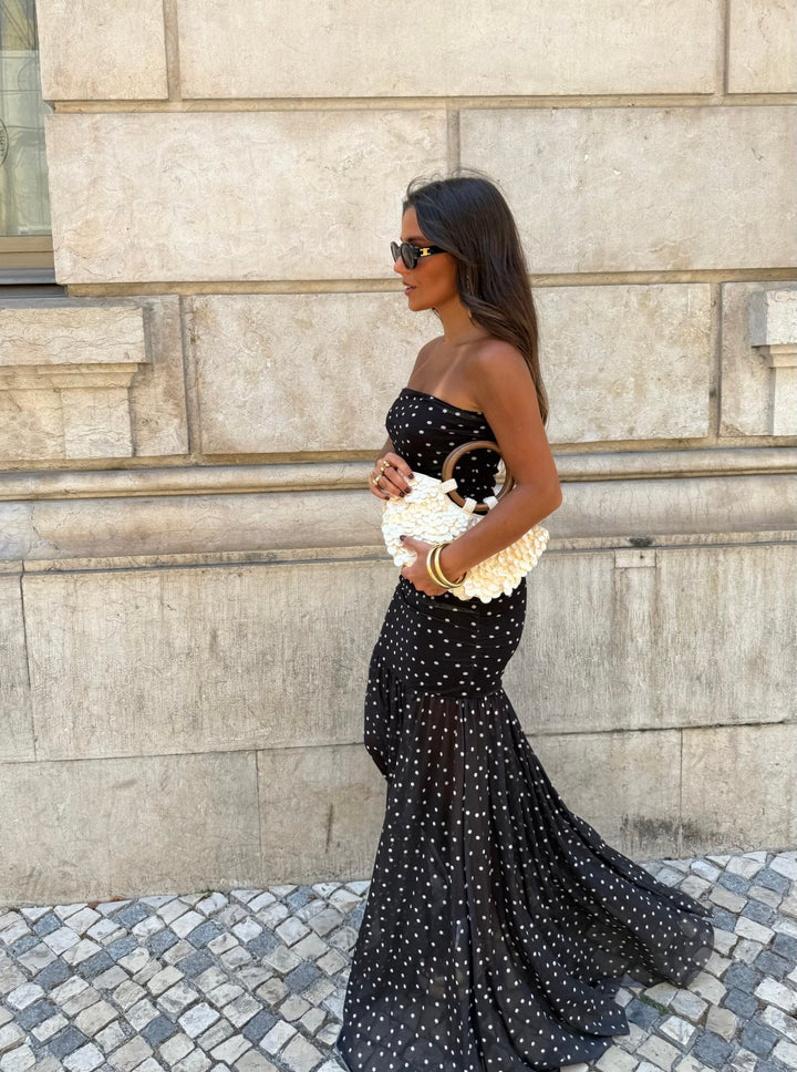Vestido de bolinhas pretas