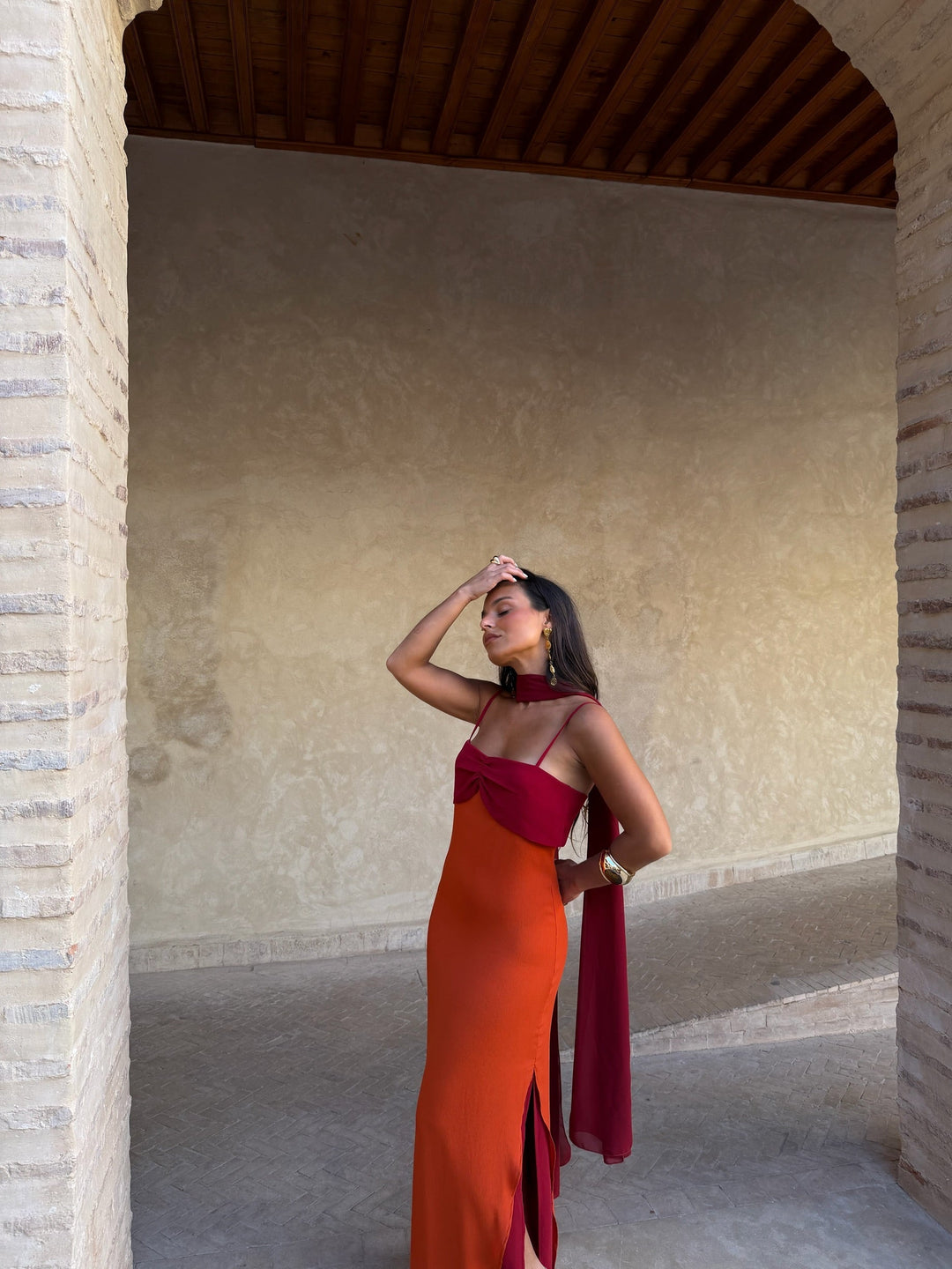 Zahara / Vestido em laranja e vermelho