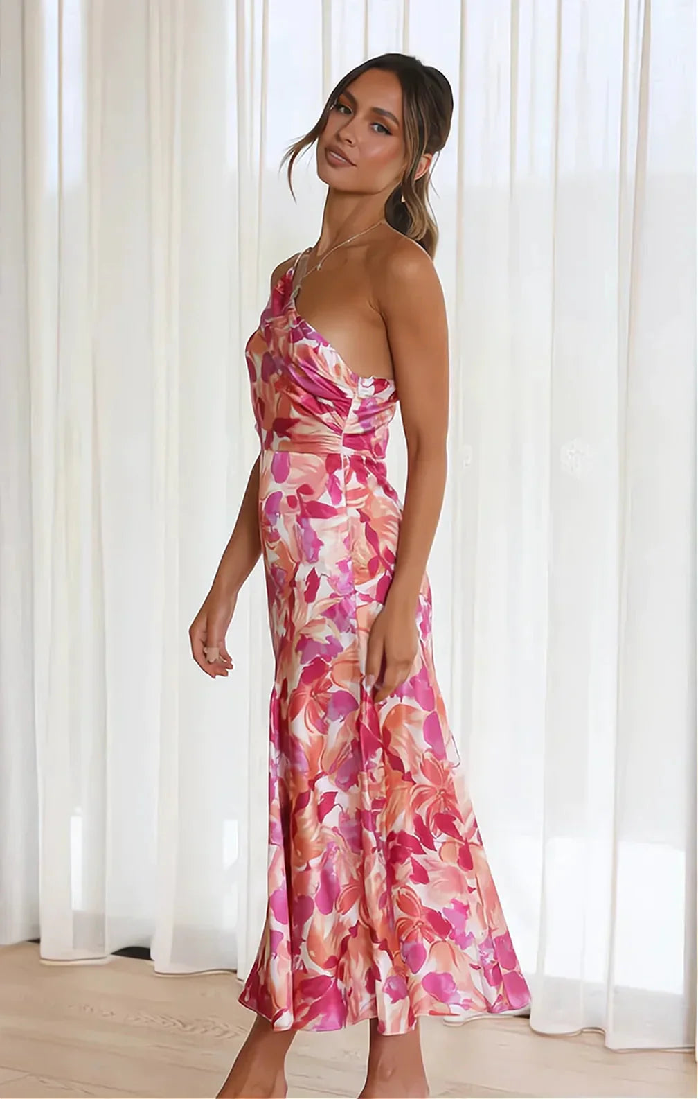 Senna | Vestido Assimétrico com Estampa Floral