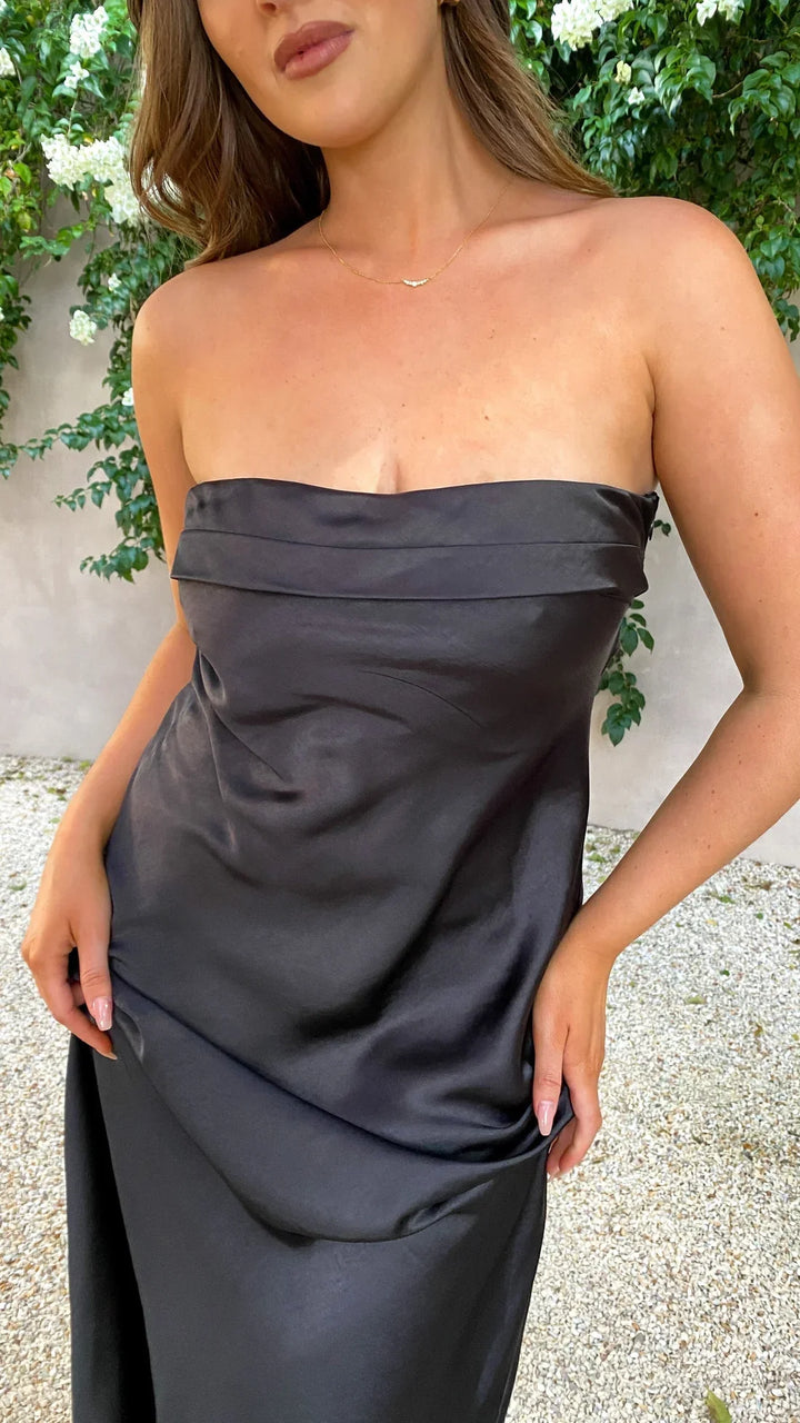 Thesa | Vestido de cetim sem mangas