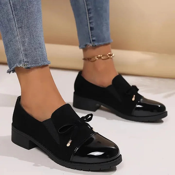 Marvina - Mocassins Elegantes com Bico Redondo e Laço Decorativo