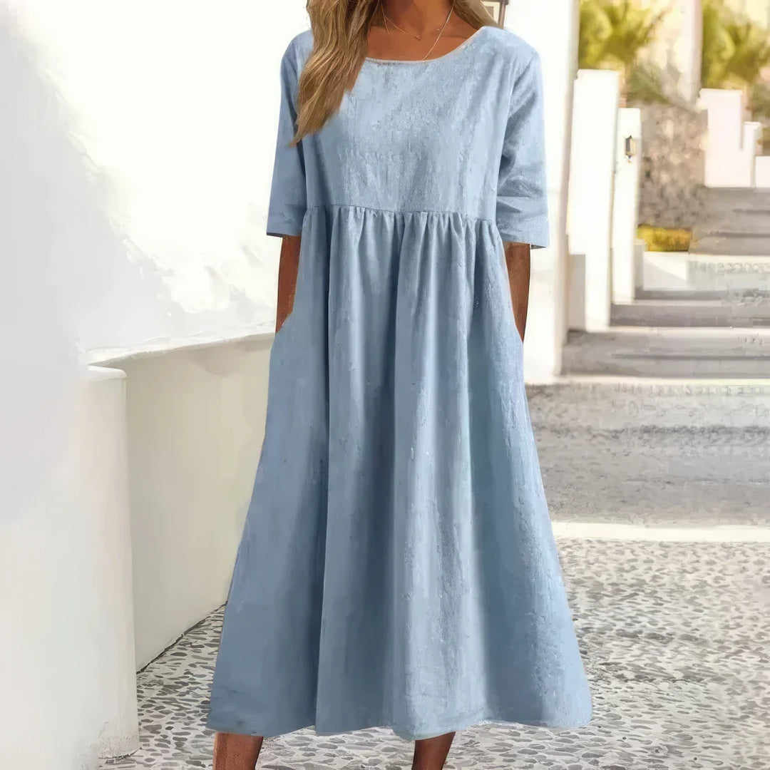 Vestido com decote redondo e bolsos