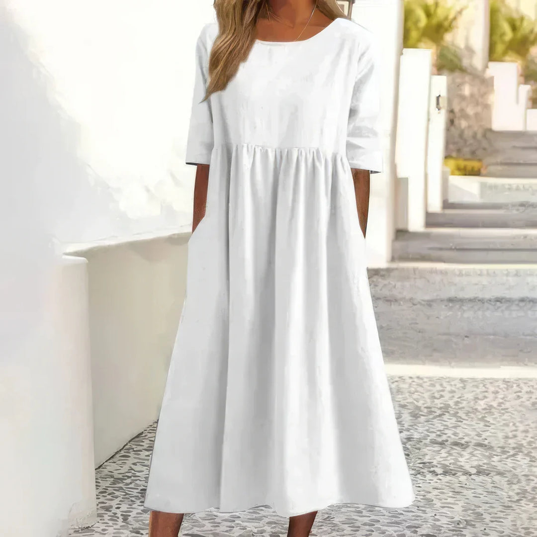 Vestido com decote redondo e bolsos